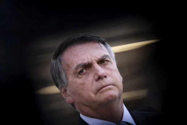 Bolsonaro concede entrevista exclusiva ao Canal UOL