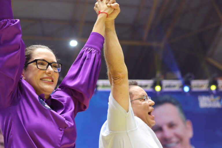 Bezerra diz que Janaina Riva bate em qualquer um; VÍDEO