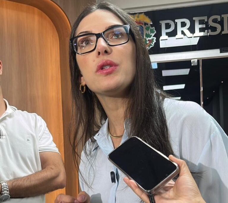Janaína Riva denuncia que 32% da arrecadação da Energisa vem do Estado, mas serviço continua precário e pede suspensão de renovação