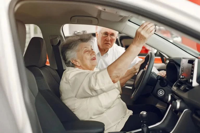 CNH para Idosos: novas regras passam a valer para motoristas com 50 anos ou mais em todo o Brasil