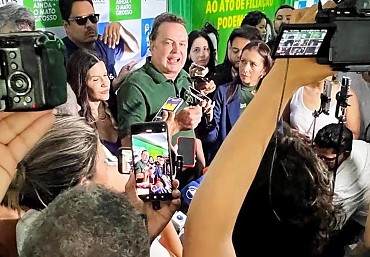 ‘Noiva da vez’, Max Russi é assediado, mas acena para apoio a Pivetta