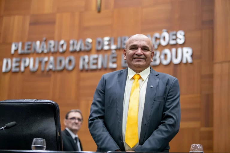 ALMT dá posse a suplentes e reforça representatividade