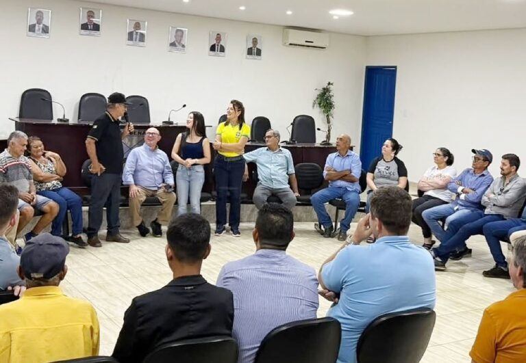 José Riva volta à linha de frente, percorre cidades e apresenta filha Jéssica como nome à AL