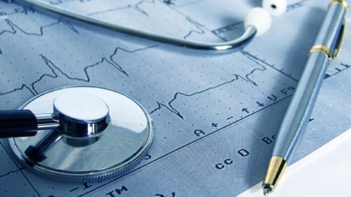 midia-indoor-ciencia-e-saude-coracao-cardiaco-doenca-plano-de-saude-estetoscopio-medico-medicina-boa-forma-saudavel-cardiologista-infarte-cura-diagnostico-emergencia-exame-1475185192115_900x506