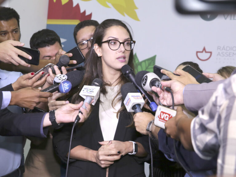 Mirando aliança, Janaina vai conversar com Pivetta, Jayme, WF e Natasha
