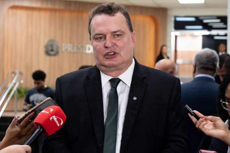 “Pesquisa não ganha eleição de deputado; é o trabalho”, diz Max