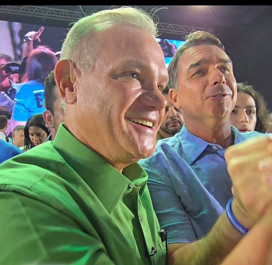 Flávio Bolsonaro pede votos para Janaína Riva e José Medeiros ao Senado em MT
