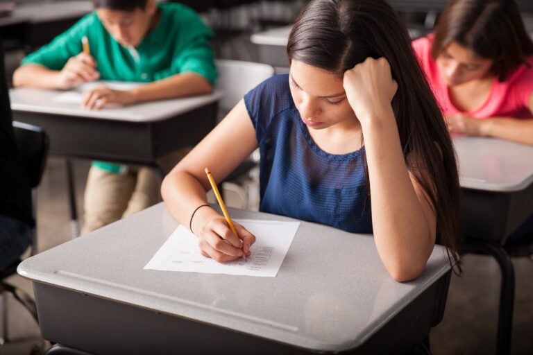 Ensino Superior:  Acompanhante para quem tem TOC e ansiedade na prova do Enem pode ajudar candidato, avalia psicóloga